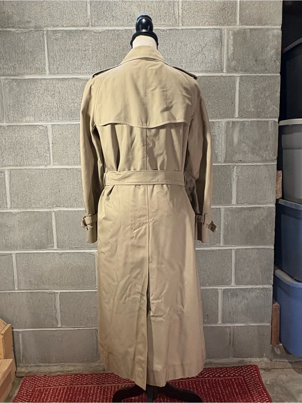 Burberry trench coat. - Picture 5 of 15
